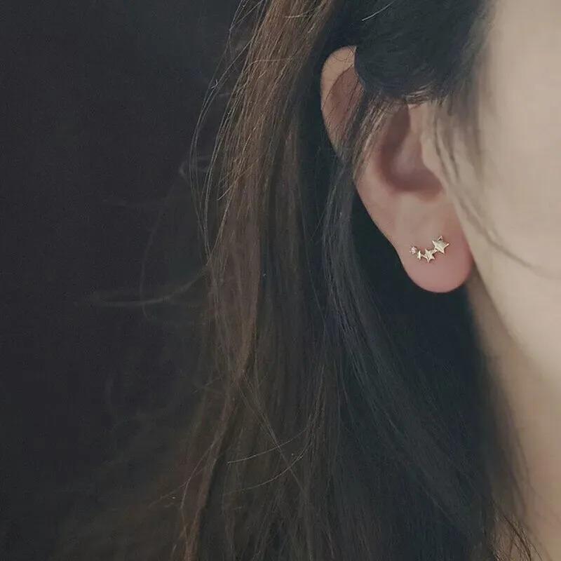 Round Cut Gradient Star Stud Earring Exquisite Diamond in 14K Solid Gold For Sale