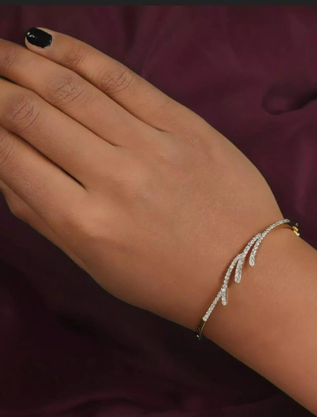 Taille ronde Bracelet artisanal en or massif 14 carats avec diamants naturels en vente