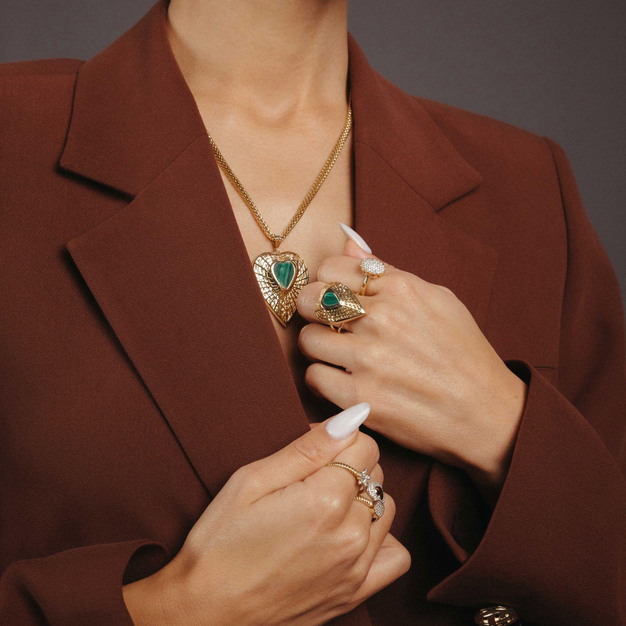 Colgante Corazón de Oro Macizo de 14K con Malaquita Natural - Joyería fina hecha a mano Contemporáneo en venta