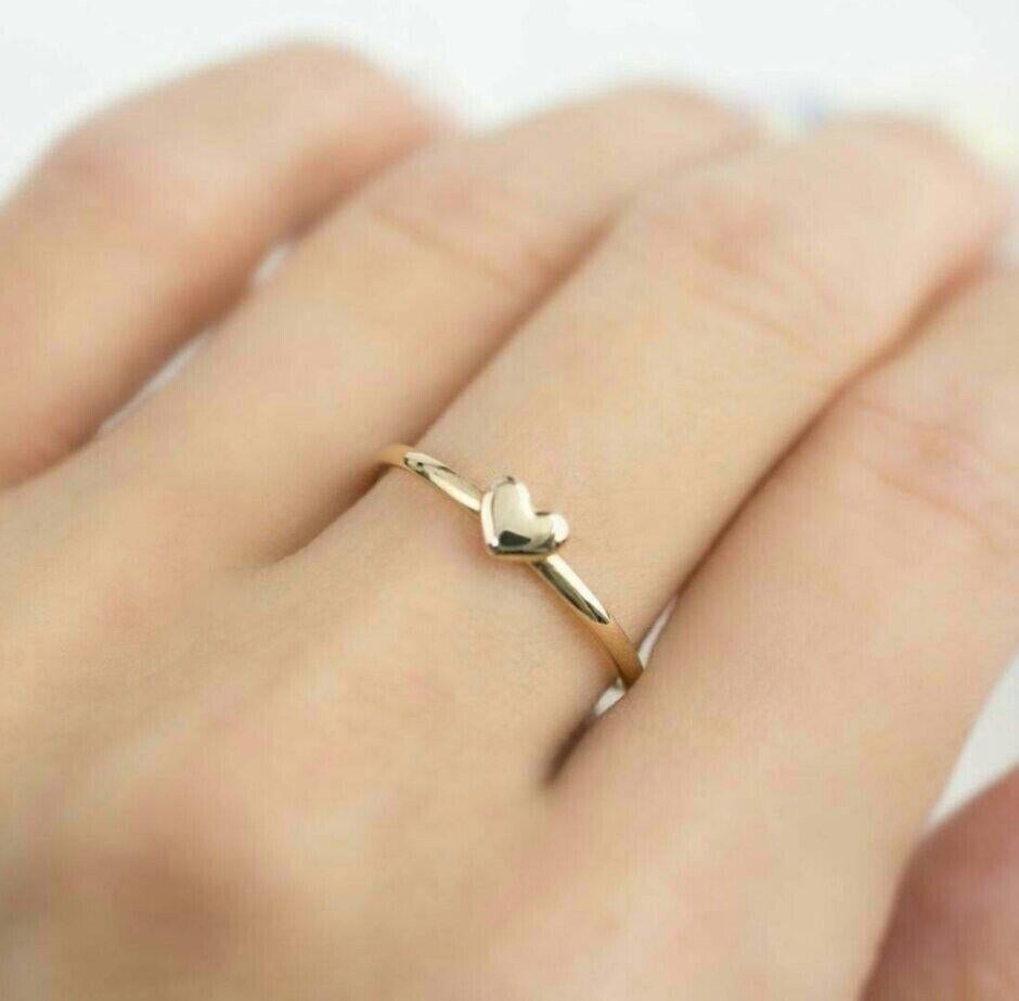 Art déco Bague coeur en or massif 14K Minimalist Dainty Ring Band Heart Ring Christmas Gift. en vente