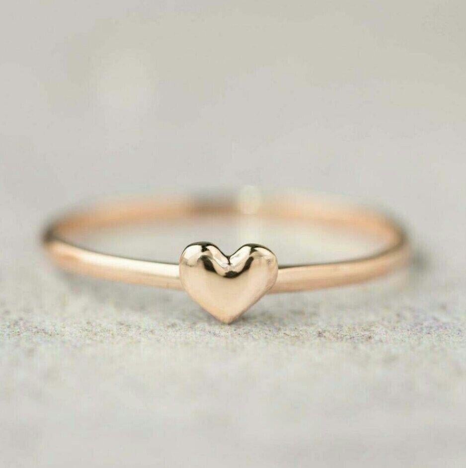 14K Solid Gold Heart Ring Minimalist Dainty Ring Band Heart Ring Christmas Gift. In New Condition For Sale In Chicago, IL