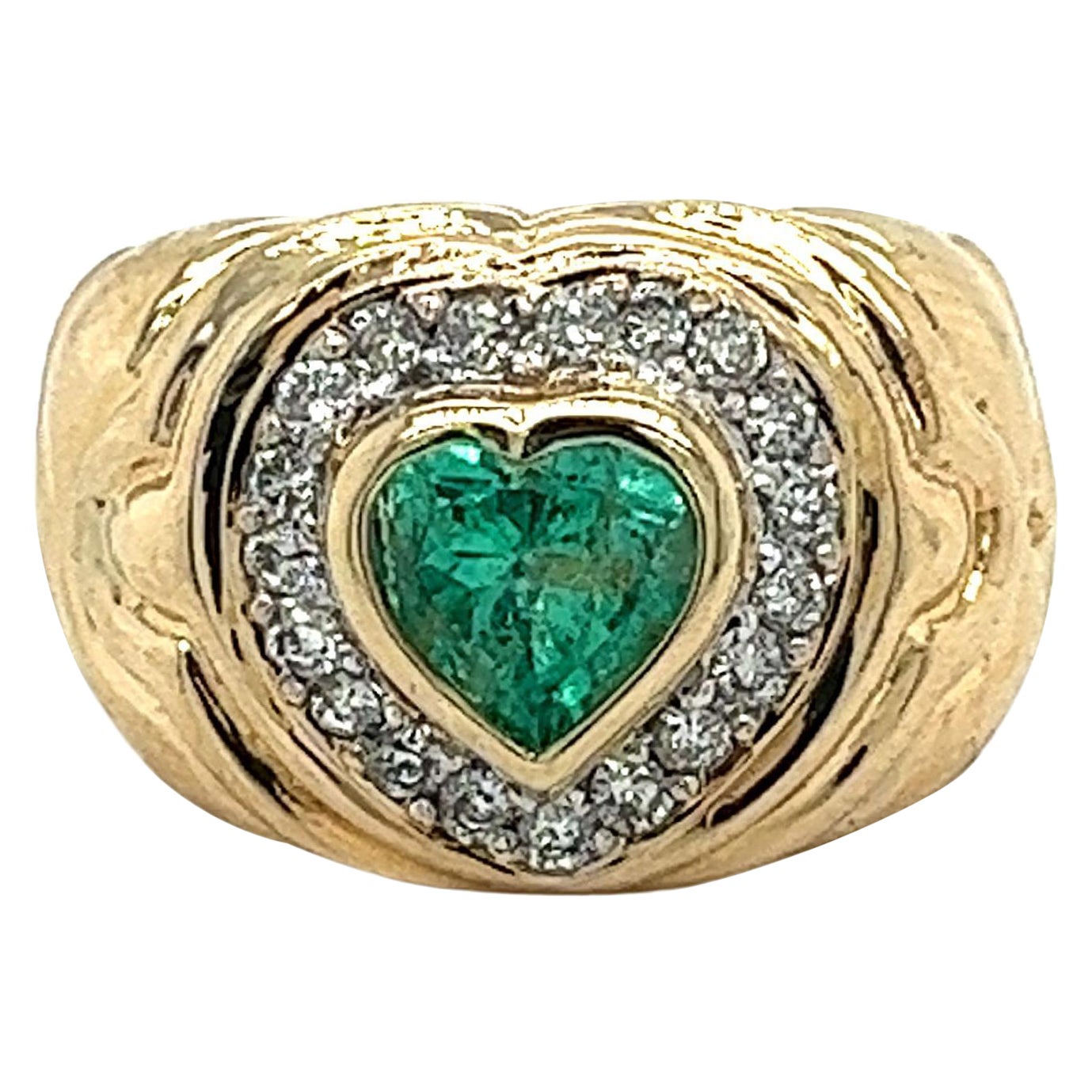 Anillo de oro macizo de 14 quilates en forma de corazón con diamante esmeralda grueso para el meñique Oro texturizado