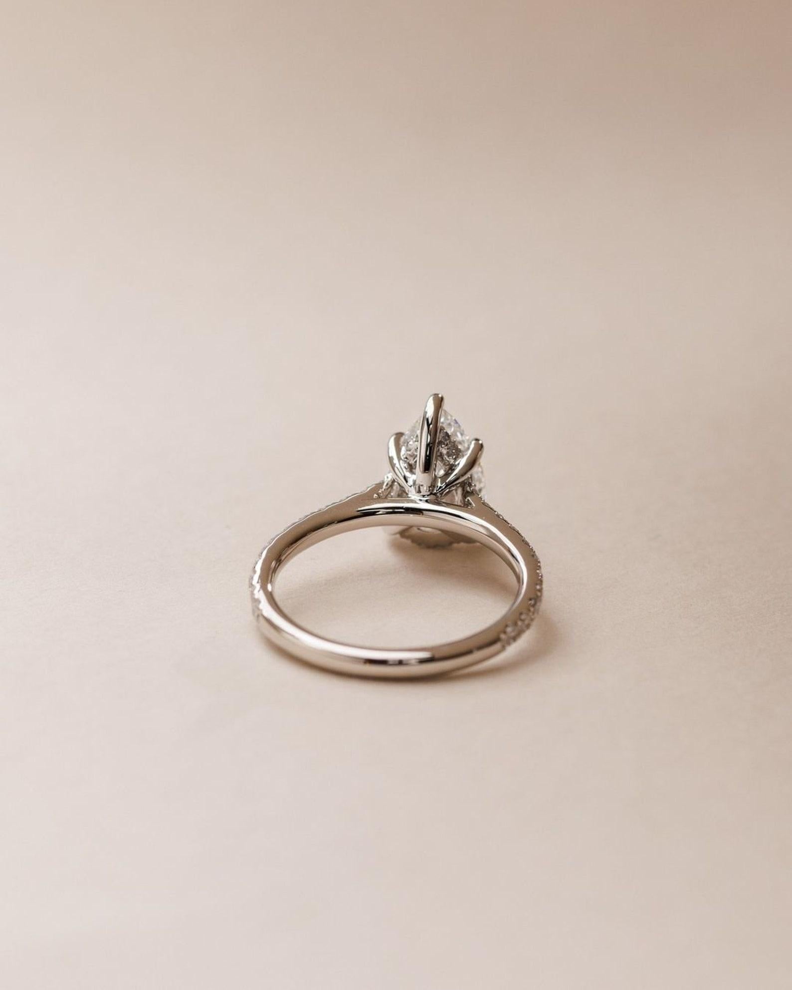14k massiv Gold Hidden Halo Verlobungsring 2CT Moissanite Ring  Ehering im Zustand „Neu“ in Chicago, IL