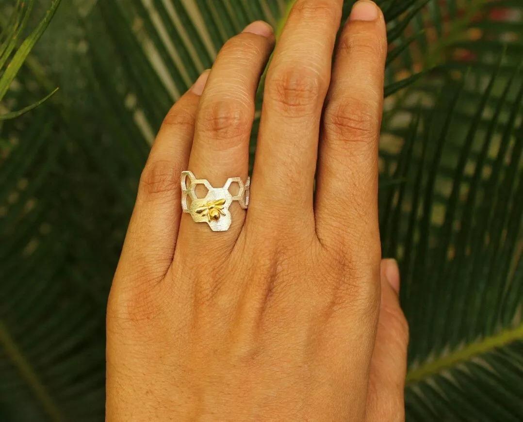 14k Solid Gold Honeycomb Bee Ring Designer Bee Ring Birthday Ring Fashion Jewelry
Light weight can be worn everyday

Additional information:
Condition: New with tags: A brand-new, unused, and unworn item (including handmade items) in the original