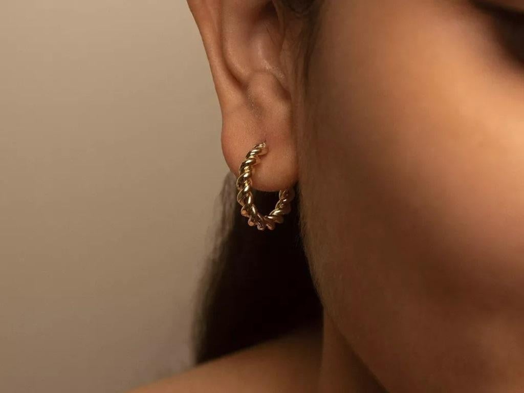 Boucles d'oreilles en or massif 14K pour femmes Cadeau d'anniversaire de luxe pour les femmes et les filles.
Léger, il peut être porté tous les jours

Informations complémentaires :
Condit : Nouveau sans étiquette : Un article neuf, non utilisé et