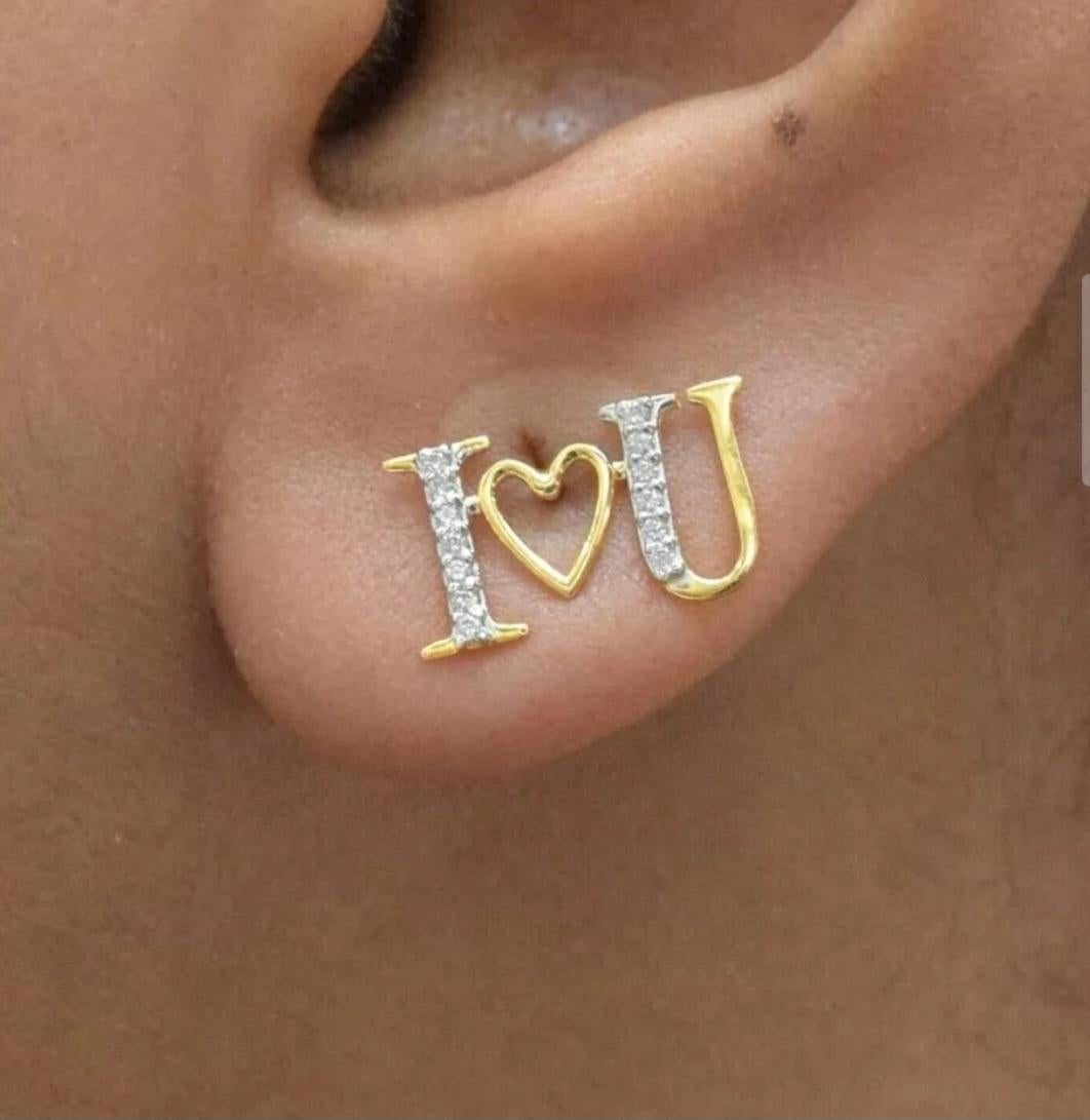 14K Solid Gold I Love U Sign Stud Earring Handmade Diamond Earring For Women.

Shape
Sign
Closure
Butterfly
Metal
Yellow Gold
Item Length
14 mm Approx
Main Stone
Diamond
Base Metal
Yellow Gold
Material
14K Solid Gold, Natural Diamond
Total Carat