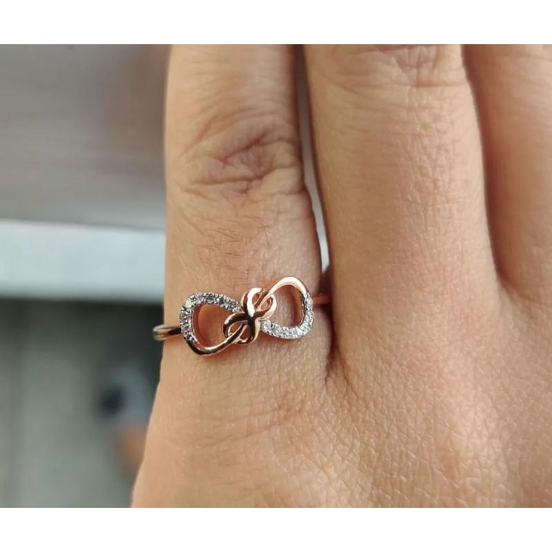 Anillo de compromiso de diamantes con banda infinita de oro macizo de 14k Corte redondo en venta