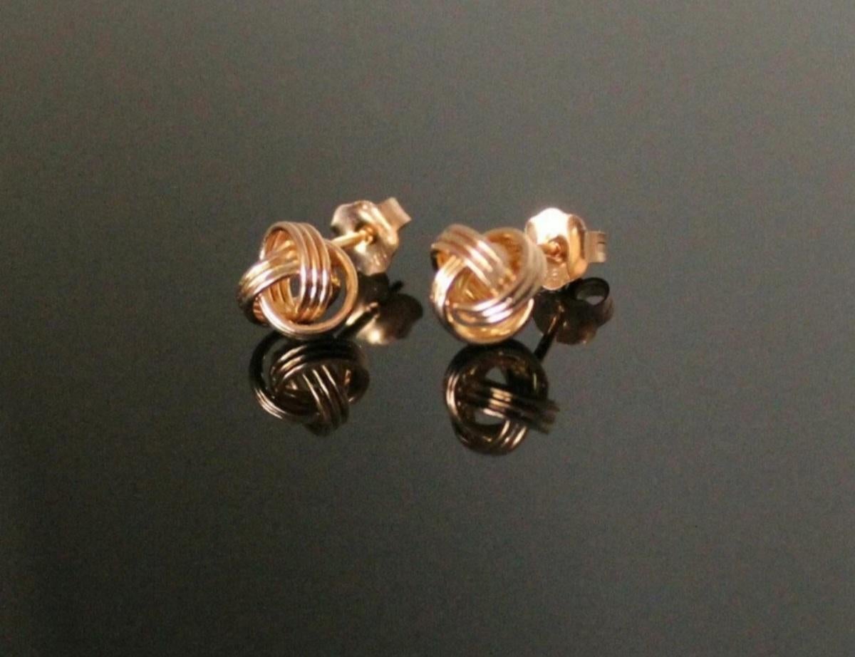 Art Déco Oro massiccio 14k Infinity Twisted Knot Studs Gold Nose Ear Piercing Jewelry Gift. in vendita