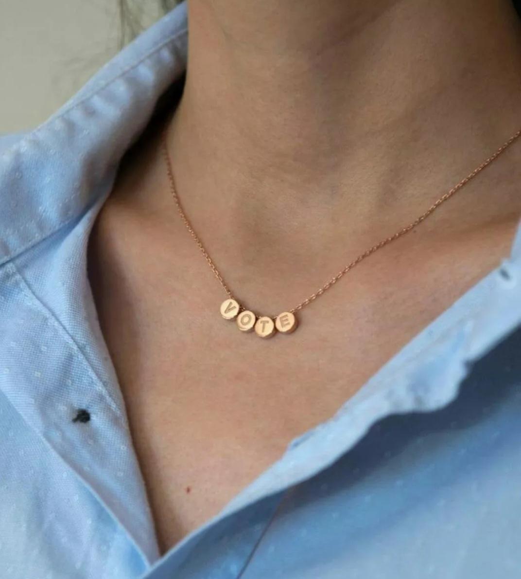 Collier en or massif 14k avec initiale du nom Pendentif anniversaire personnalisé en vente 4