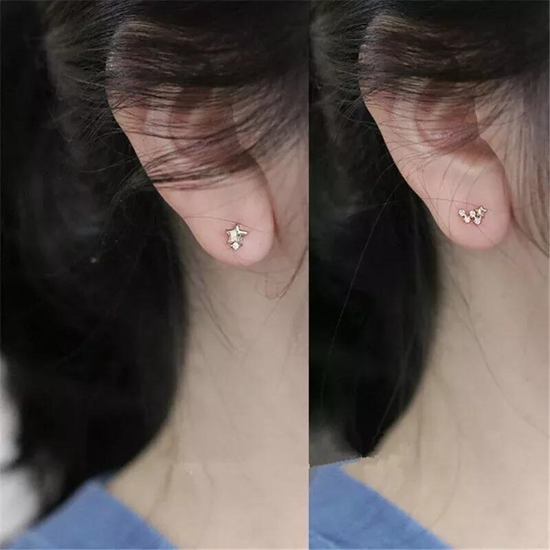 14K Solid Gold Japanese Asymmetric Star Diamond Stud Earrings In New Condition For Sale In Chicago, IL