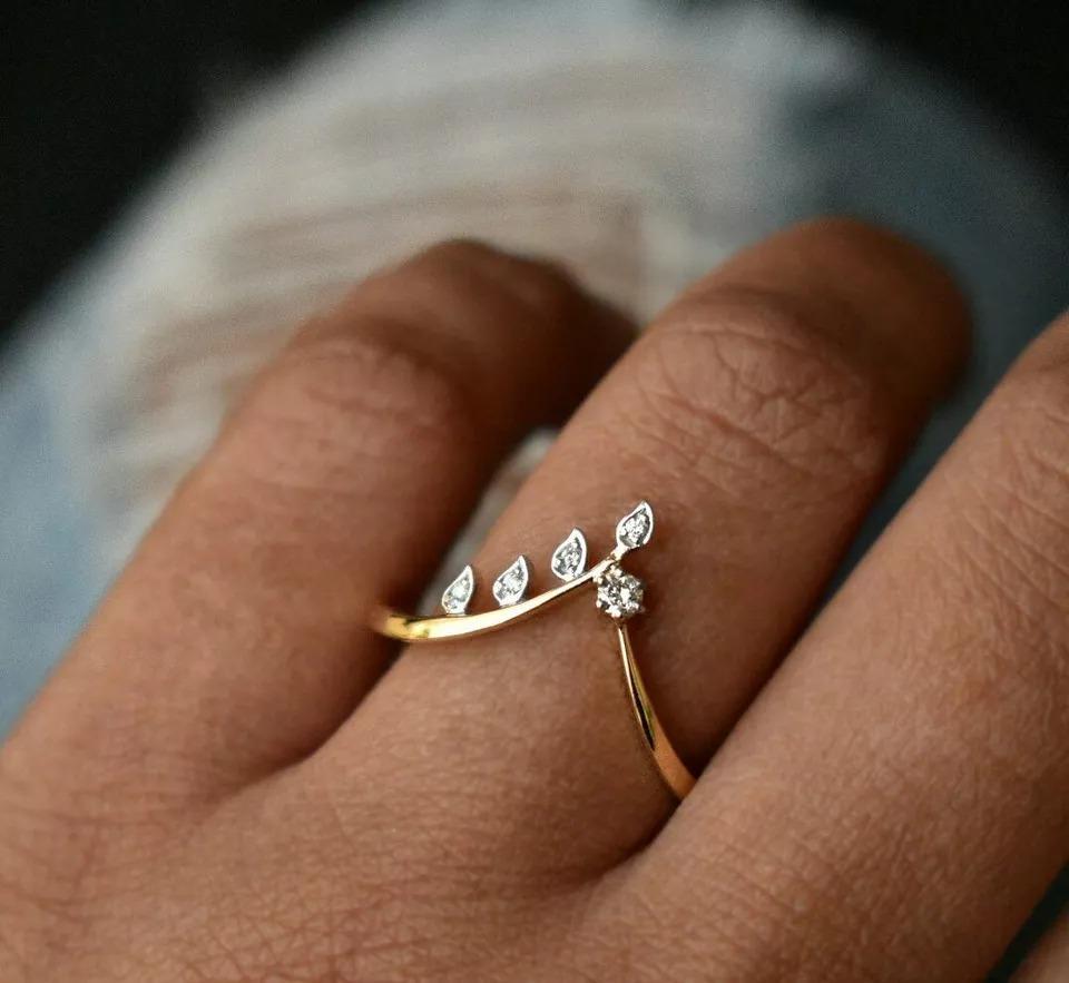 14k Solid Gold Leaf Chevron Deep V Wedding Bands Ring In New Condition For Sale In Chicago, IL