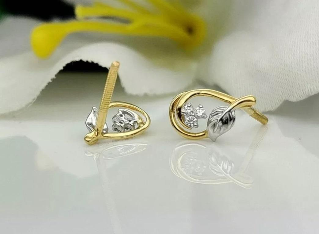 14k Solid Gold Leaf Designer Diamond Stud Earring Dainty In New Condition For Sale In Chicago, IL