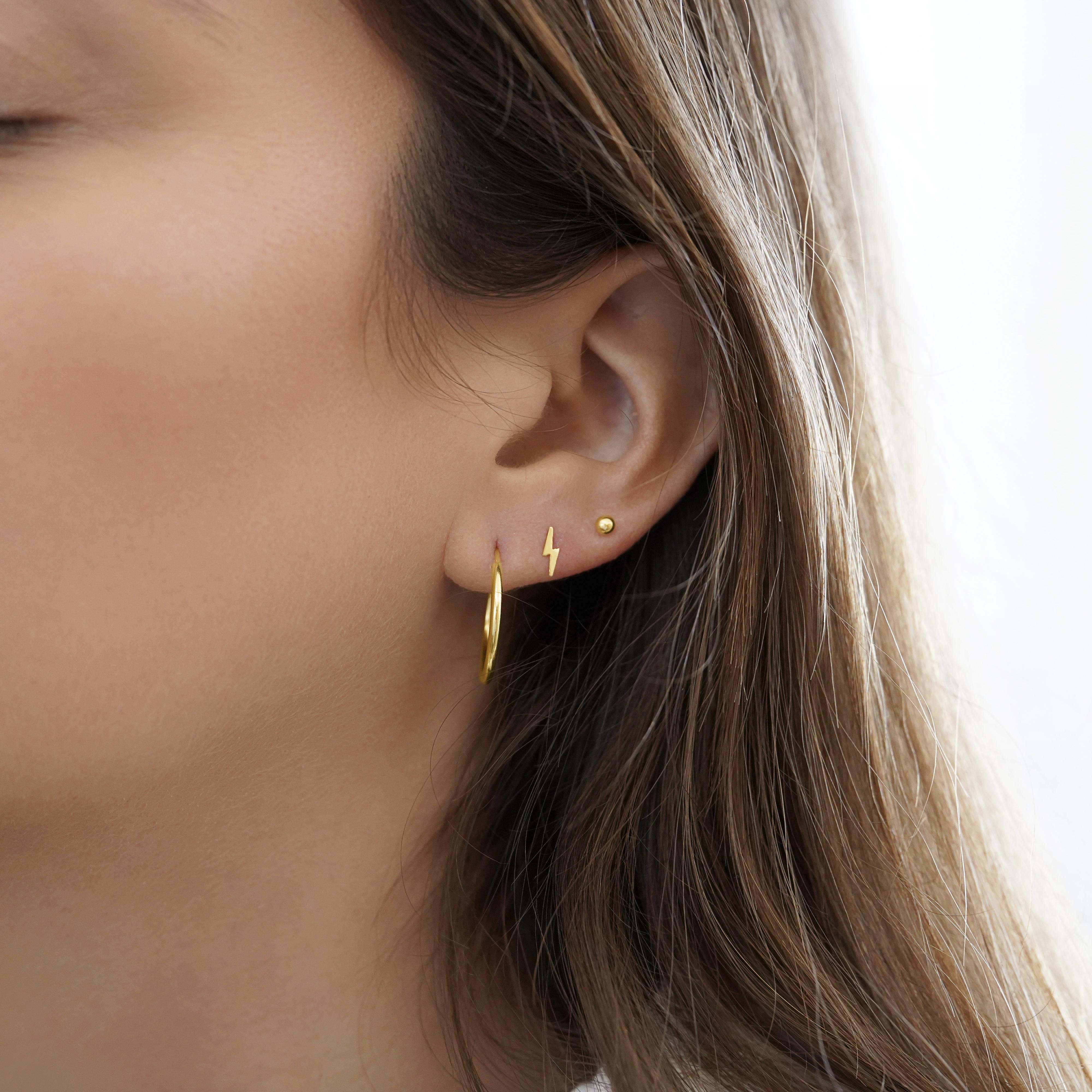 14K Solid Yellow Gold Lightning Bolt Screw Back Post Closure Stud Earrings.

Made with 14 karat solid yellow gold. Not plated, vermeil, or gold plated.

Details:
Item Type: Lightning Bolt Stud Earrings
Metal: 14K Yellow Gold
Closure: Screw-Back
