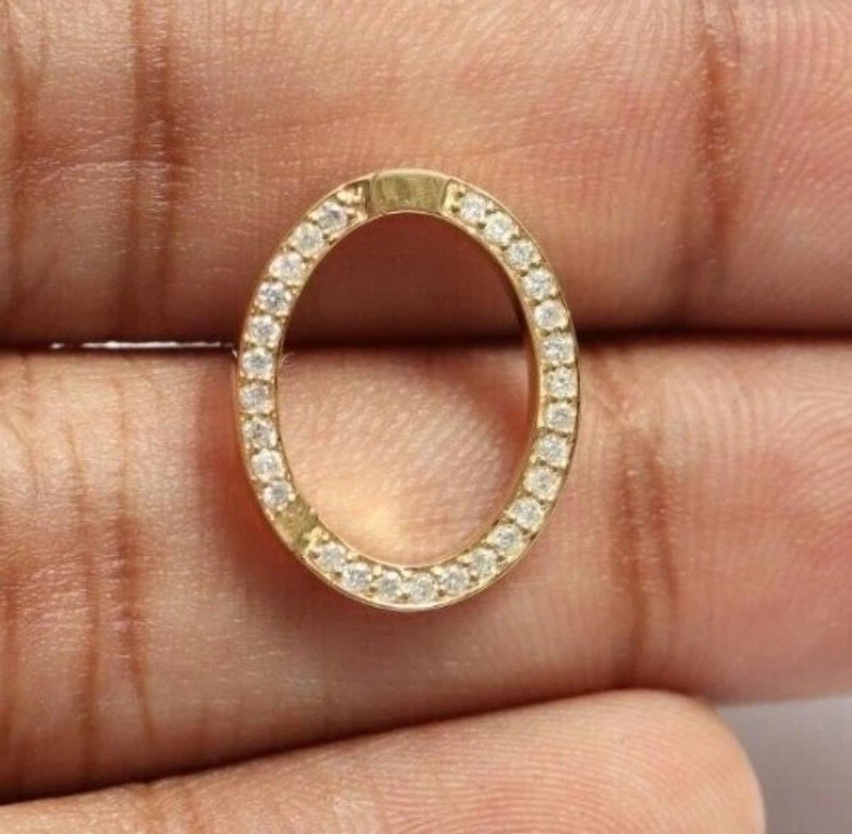 14K or massif Lobster Clasps Natural Diamond Clasps Lock Unique Gift For Women (Cadeau unique pour les femmes).

Type
Fermoir à griffe de homard
Couleur
Or
Matériau
Or

Poids brut : 1.29 grammes environ.

Taille : 16x13 mm Approx.

Poids du diamant