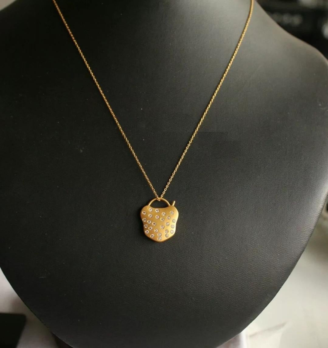 Pendentif serrure en or massif 14k Collier serrure en diamant Charm pendentif finition mate Neuf - En vente à Chicago, IL
