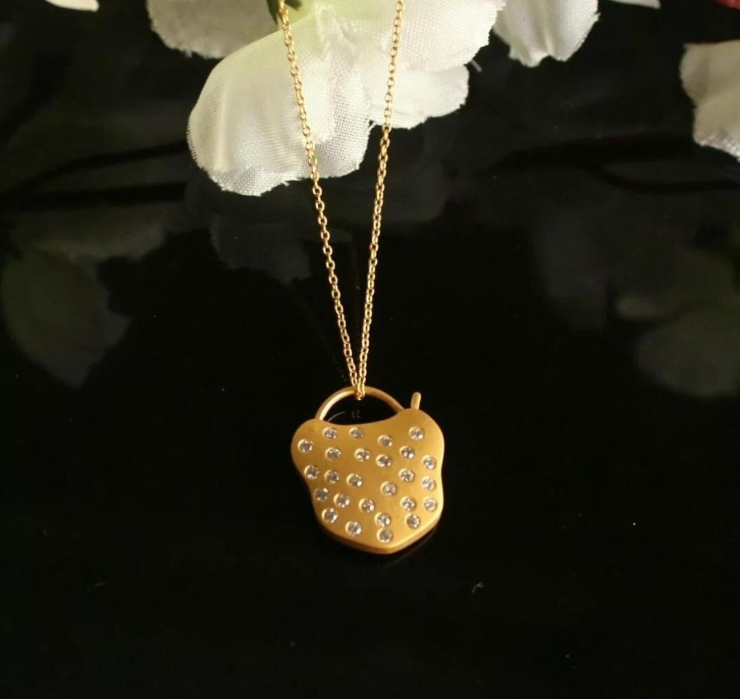 Pendentif serrure en or massif 14k Collier serrure en diamant Charm pendentif finition mate Unisexe en vente