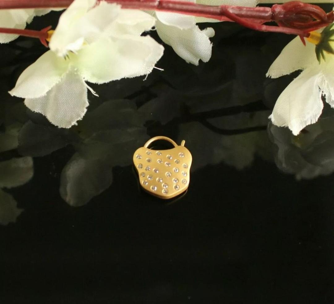 Pendentif serrure en or massif 14k Collier serrure en diamant Charm pendentif finition mate en vente 3