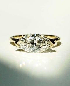 Anillo solitario de oro macizo de 14k con moissanita de corte marquesa de este a oeste de 2 CT