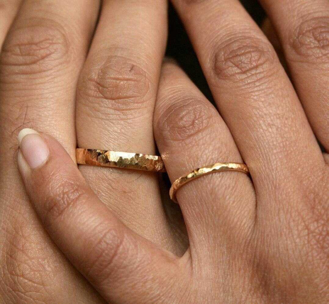14k Massivgold Passende Paare Ringe Seiner gebürsteten Ehering. (Art déco) im Angebot