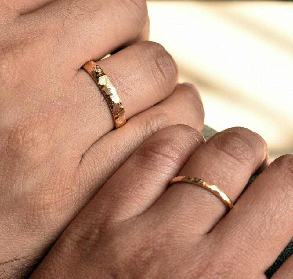 14k Massivgold Passende Paare Ringe Seiner gebürsteten Ehering. für Damen oder Herren im Angebot
