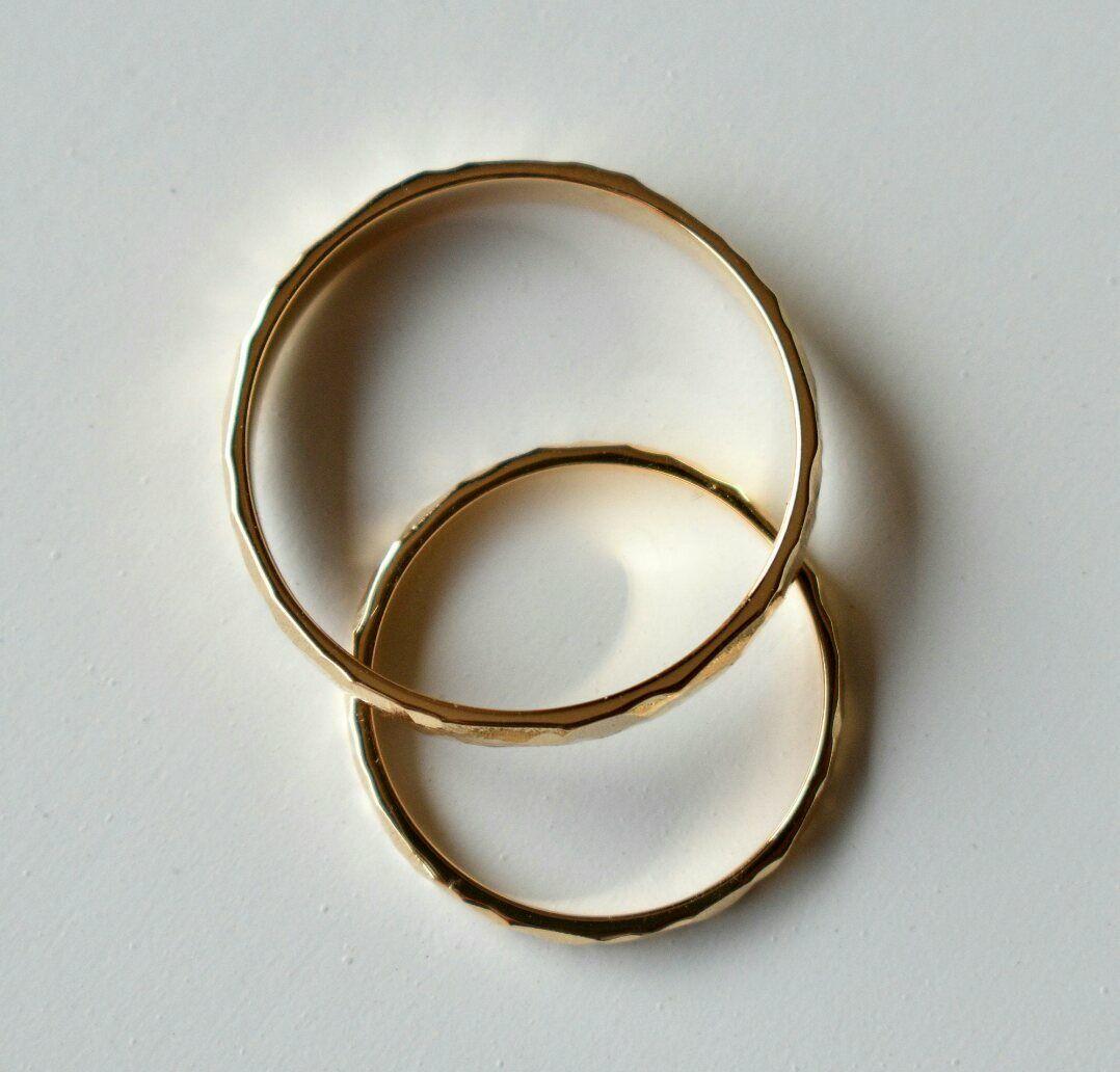 14k Massivgold Passende Paare Ringe Seiner gebürsteten Ehering. im Angebot 4
