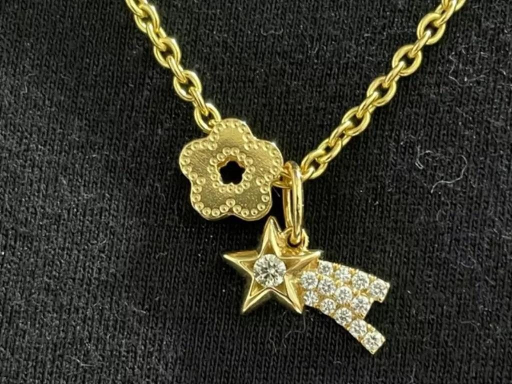 Mini stella cadente in oro massiccio 14K tempestata di diamanti con piccolo ciondolo regalo
Leggero, può essere indossato tutti i giorni

Informazioni aggiuntive:
Condit: Nuovo senza etichette: Un articolo nuovo di zecca, non usato e non indossato