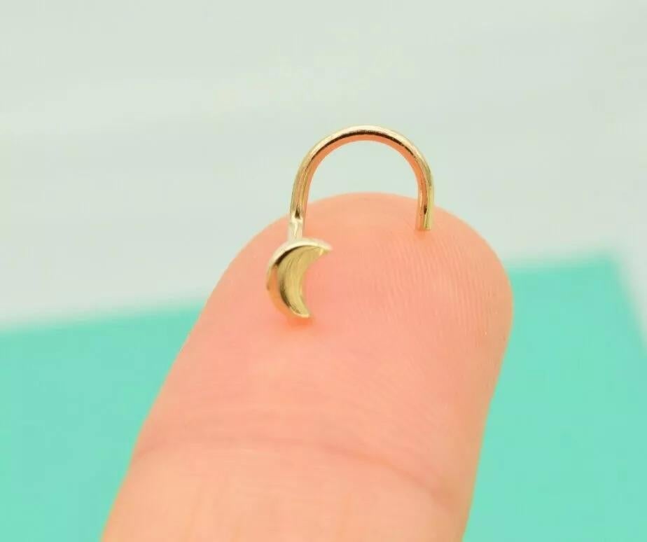 Anello con borchia a forma di luna in oro massiccio 14k Piccolo piercing al naso con perno a vite a forma di mezza luna. in vendita 5