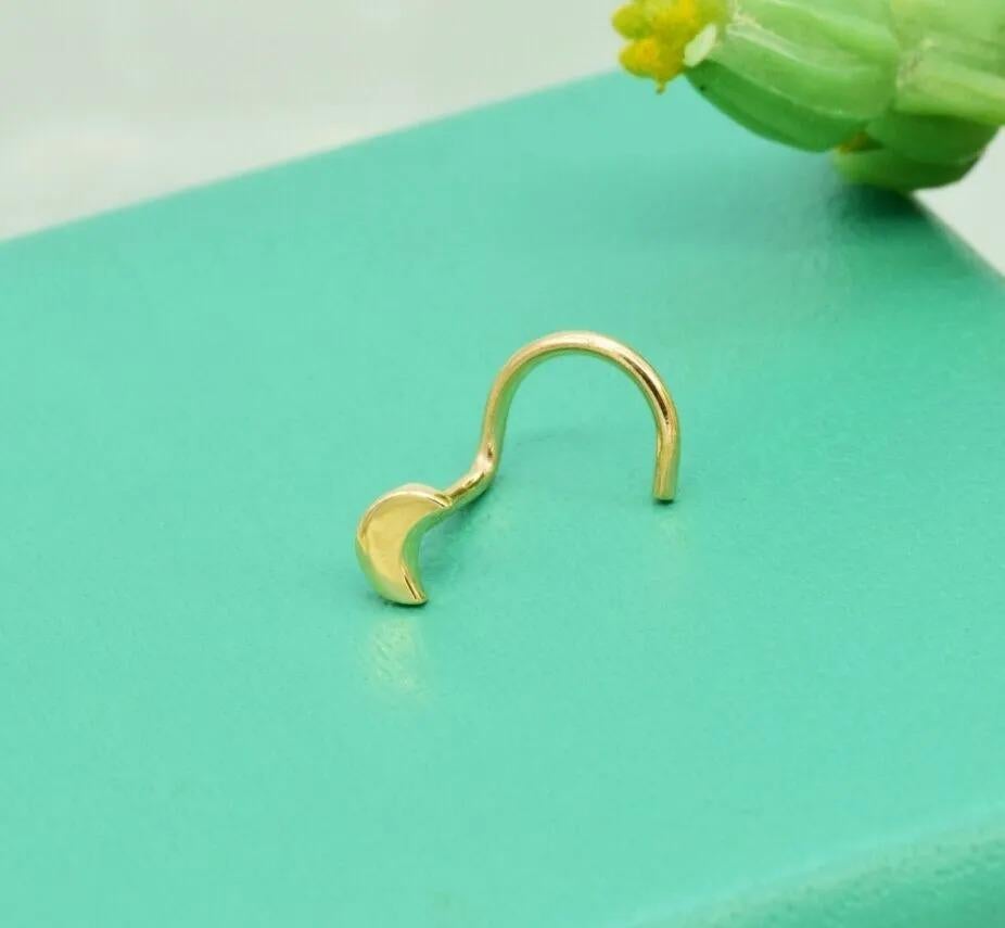 Anello con borchia a forma di luna in oro massiccio 14k Piccolo piercing al naso con perno a vite a forma di mezza luna.

Forma
Luna
Diametro dell'articolo
4 mm
Materiale
Oro giallo massiccio 14K
Metallo
Oro giallo
Articolo Lunghezza
7 mm
Calibro
20