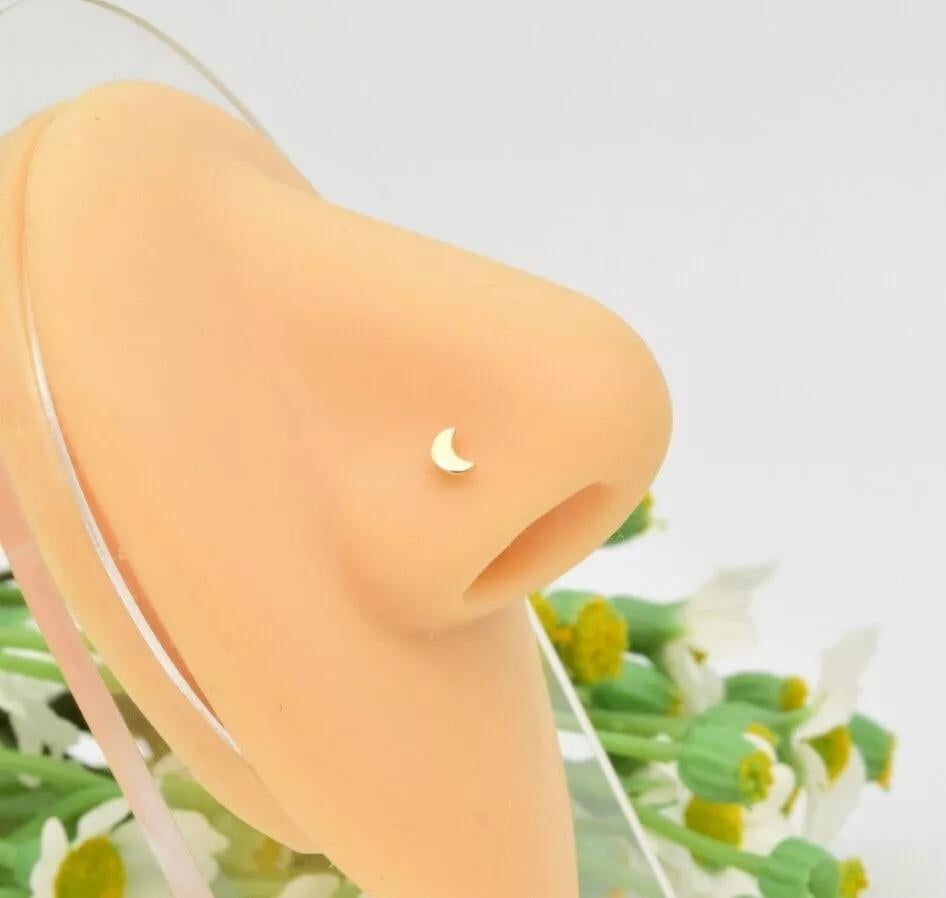 da uomo o donna Anello con borchia a forma di luna in oro massiccio 14k Piccolo piercing al naso con perno a vite a forma di mezza luna. in vendita