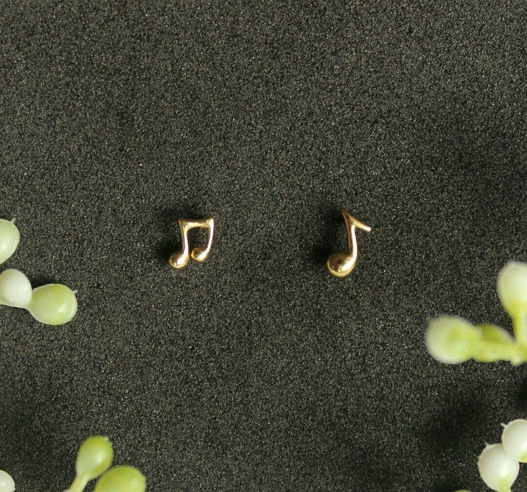 14k Solid Gold Musical Notes Stud Piercing Jewelry Nose Earrring 

Item Length
6 mm

Metal
Yellow Gold


Colour
Gold

Gauge
18 g (1 mm)
Gauge (Thickness)
18g (1 mm)
