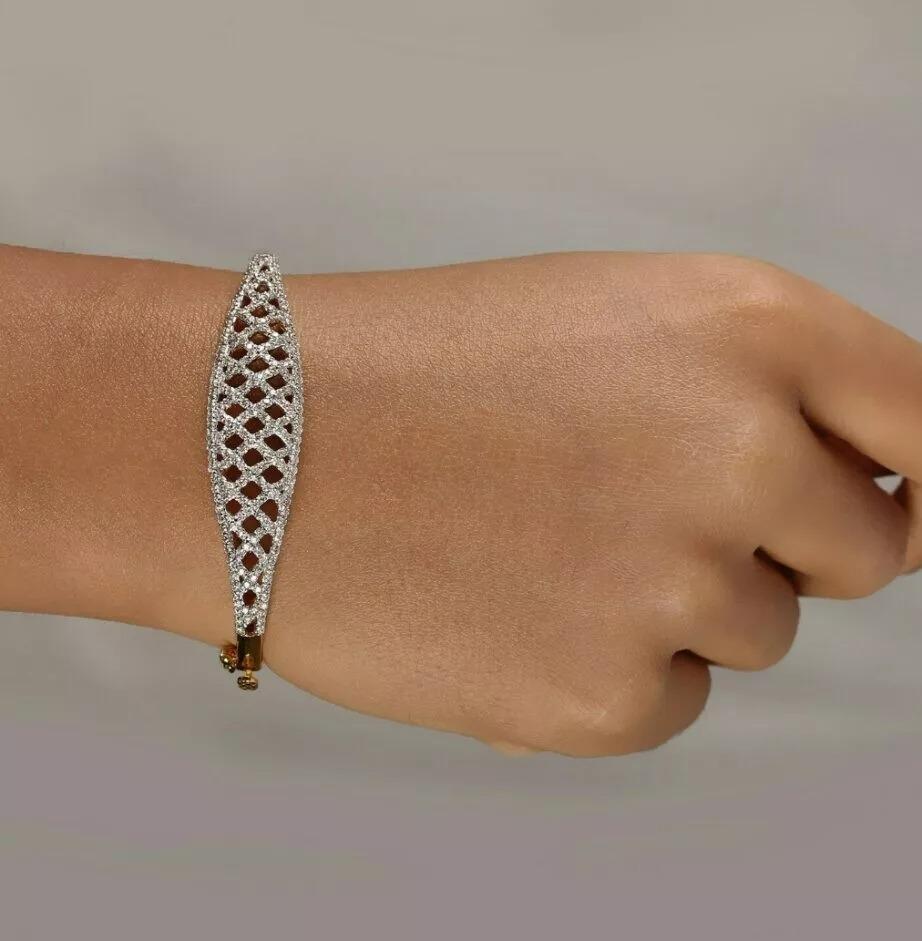 Taille ronde Bracelet en or massif 14 carats à motif cage de diamants naturels, fait à la main en vente