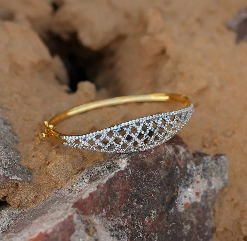 Bracelet en or massif 14 carats à motif cage de diamants naturels, fait à la main Neuf - En vente à Chicago, IL