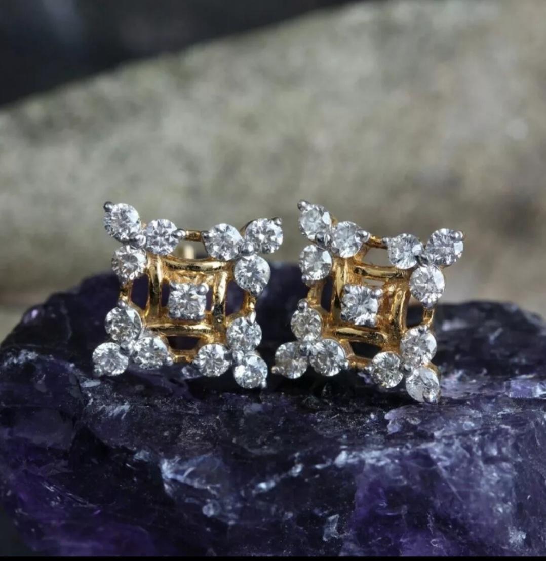 14K Solid Gold Natural Diamond Floral Stud Earring Handmade Earrings Gift. In New Condition For Sale In Chicago, IL