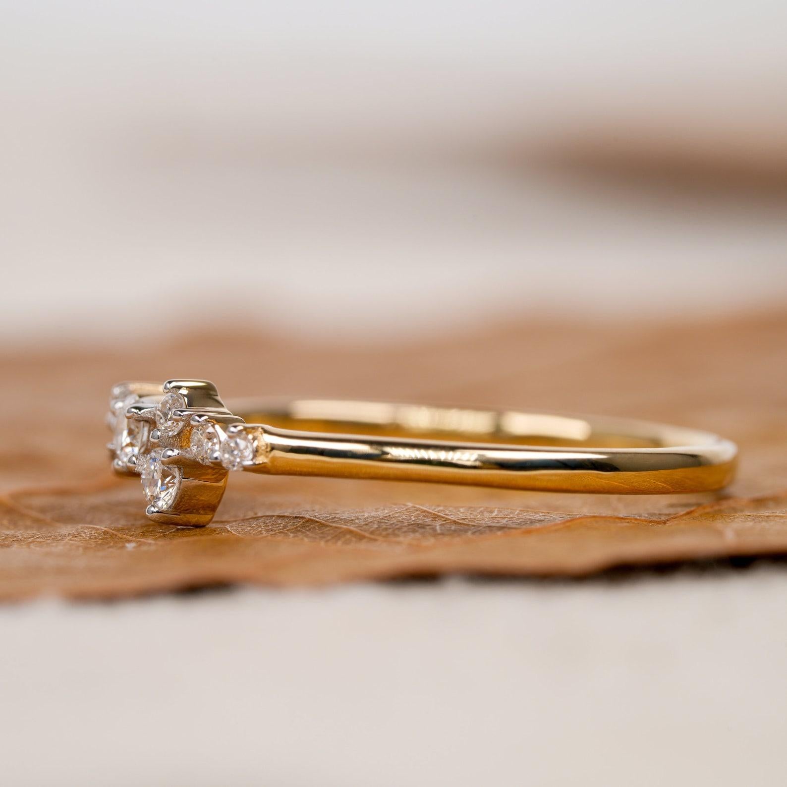 14k Massivgold Natürlicher Diamant Ikonischer Cluster-Ring Minimalistischer Tiny Cluster-Ring für Damen oder Herren im Angebot