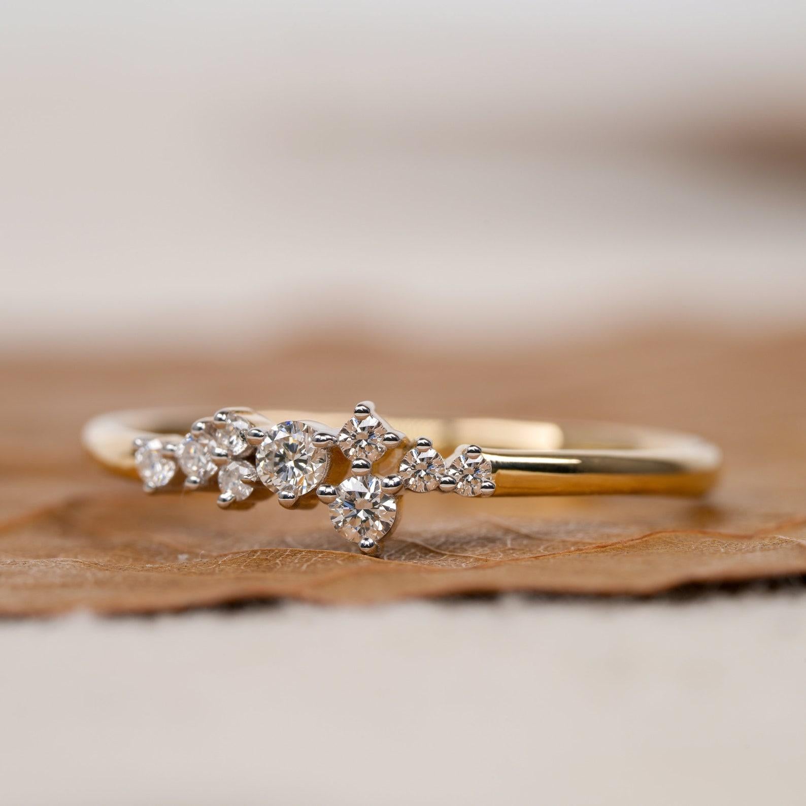14k Massivgold Natürlicher Diamant Ikonischer Cluster-Ring Minimalistischer Tiny Cluster-Ring im Angebot 3