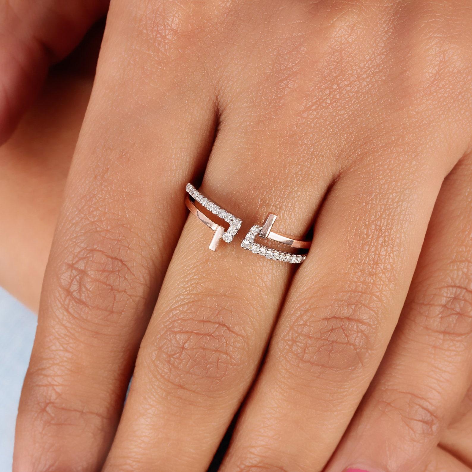 14k Solid Gold Natural Diamond Ring Stackable Ring For Anniversary Gift For Her. Unisexe en vente