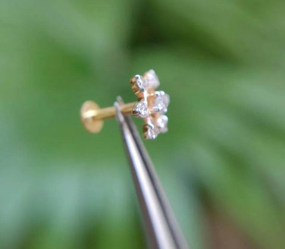 14k Solid Gold Natural Diamond Snowflake Flower Nose Stud Ring Wedding Nose Pins In New Condition For Sale In Chicago, IL