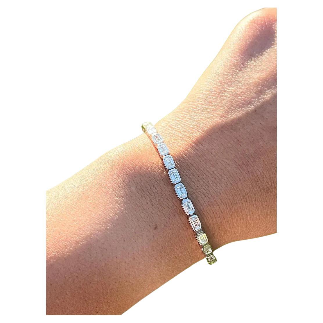 14k Massivgold Natürlicher Diamant-Tennis-Armband mit Smaragdschliff-Lünette