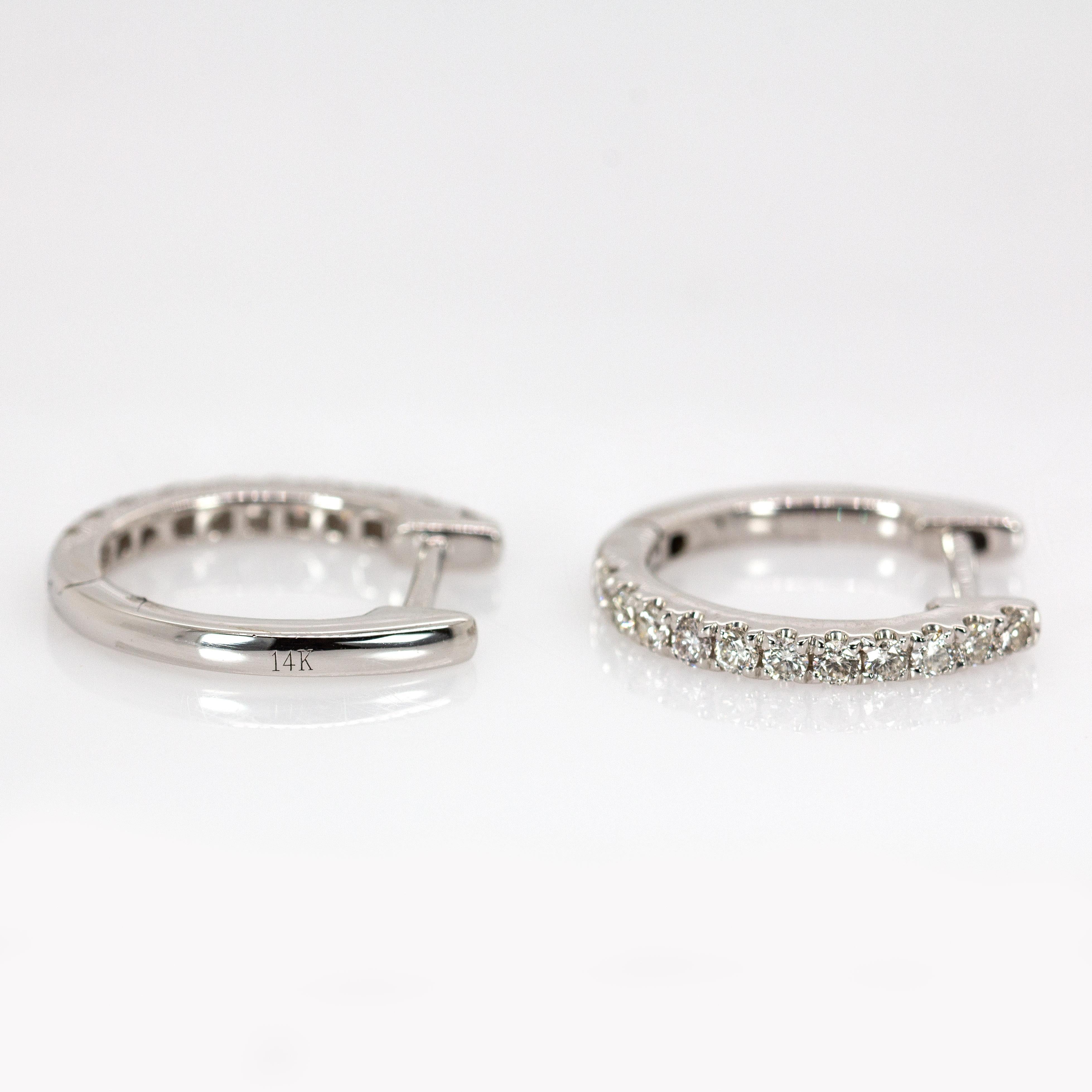 Élégants, subtils et étincelants, ces anneaux en or blanc 14 carats sertis de diamants sont votre dose quotidienne de sophistication. Dotés de diamants authentiques et d'une fermeture à loquet sécurisée, ils allient style minimaliste et charme