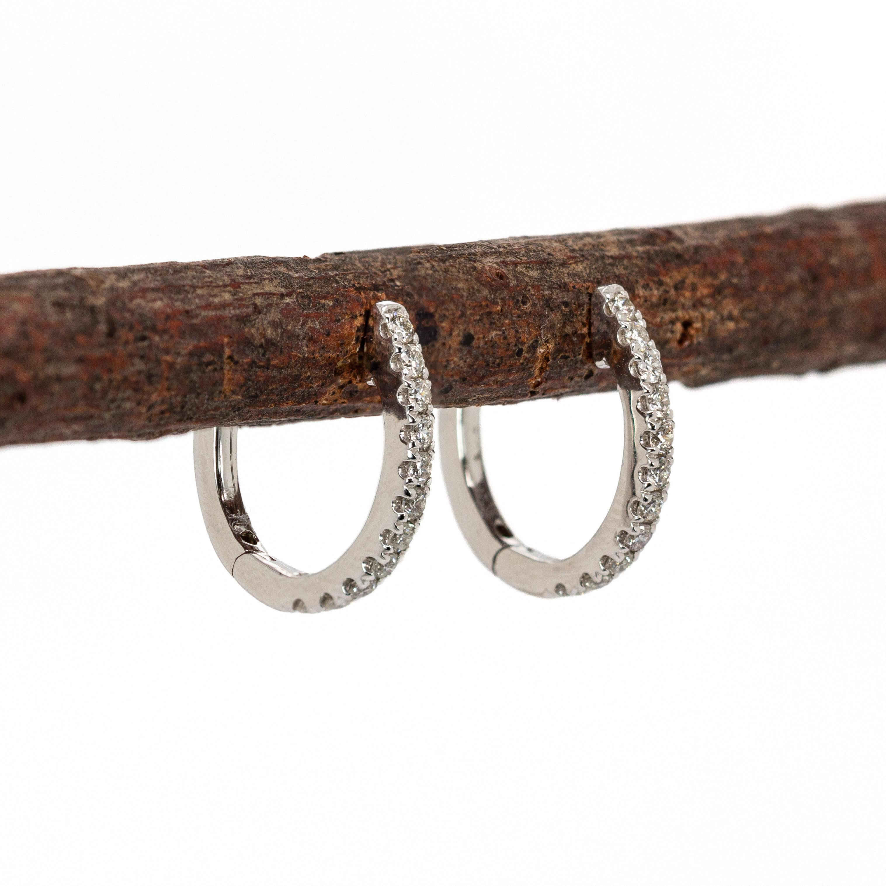 Cerceaux en or massif 14k diamant naturel miné par la terre  Fermeture par loquet Neuf - En vente à Columbus, OH