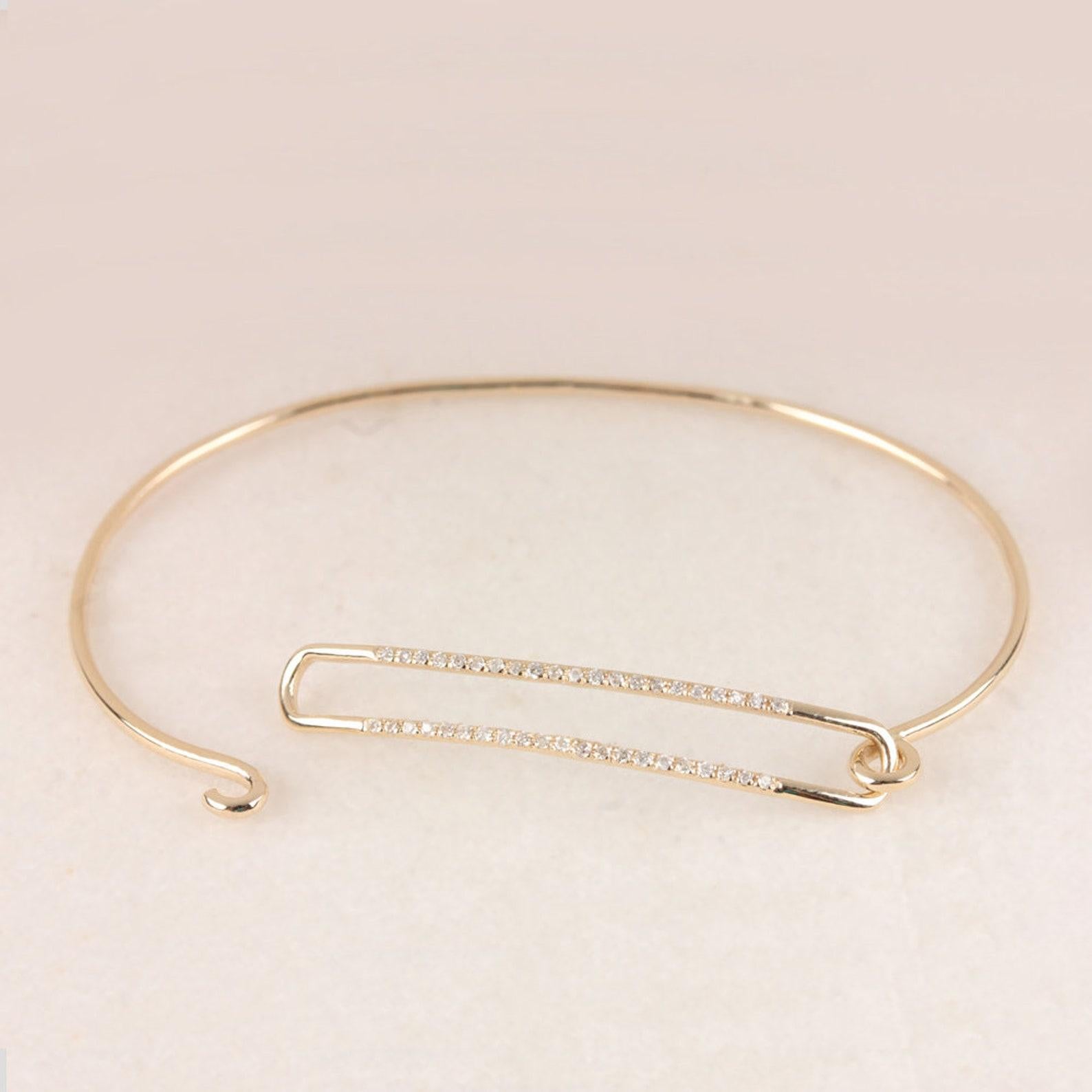 14k Solid Gold Natural Pave Diamond Bracelet Openable Cuff Bracelet For Women. 

Bracelet width: 38 Millimetres

Bracelet length: 6.1 Inches

14k Yellow Gold Weight:- 3.68 Grams

Diamond Weight:- 0.25 Carat

Item Size :- 6.1 x 38 x 2 MM
