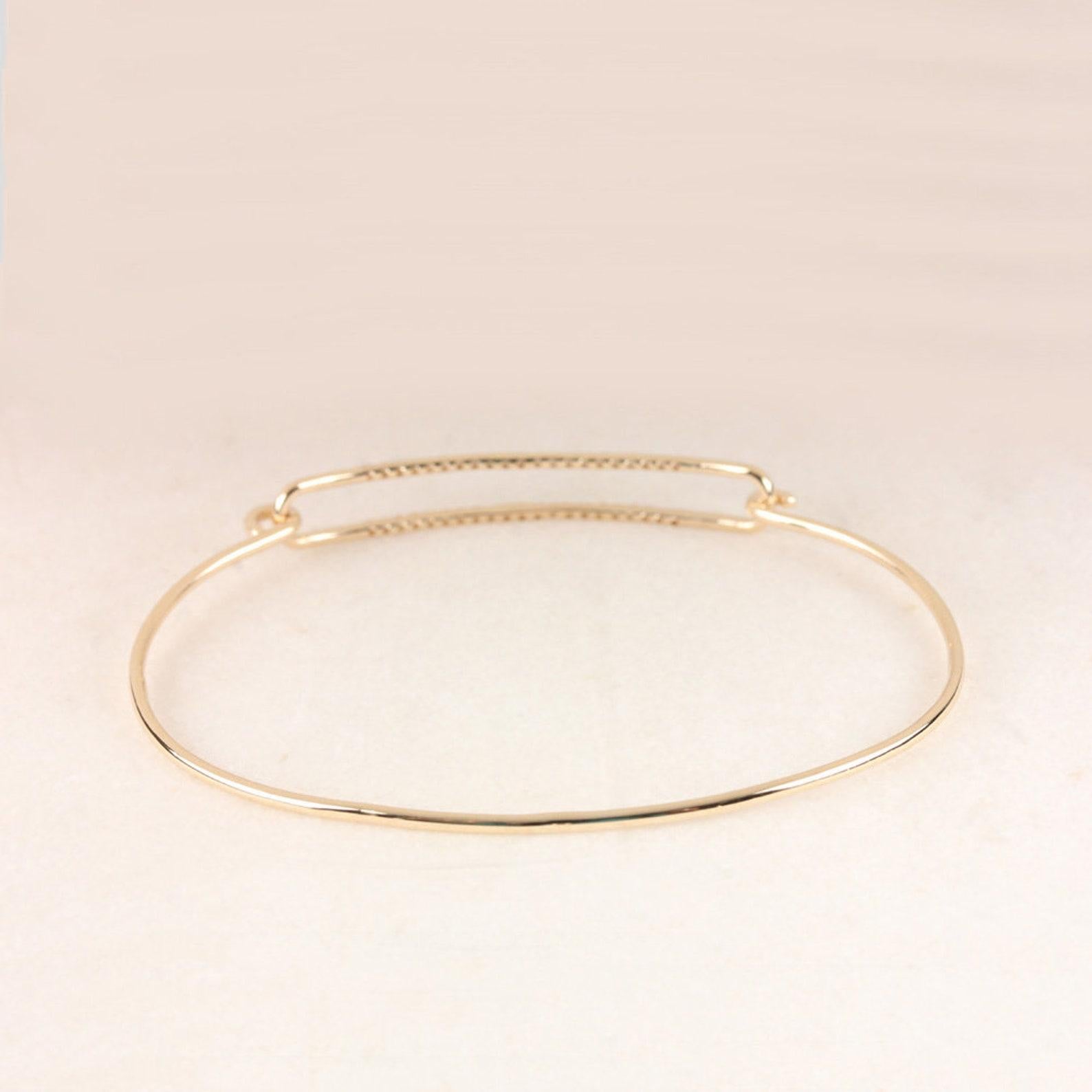 Round Cut 14k Solid Gold Natural Pave Diamond Bracelet Openable Cuff Bracelet For Women. For Sale