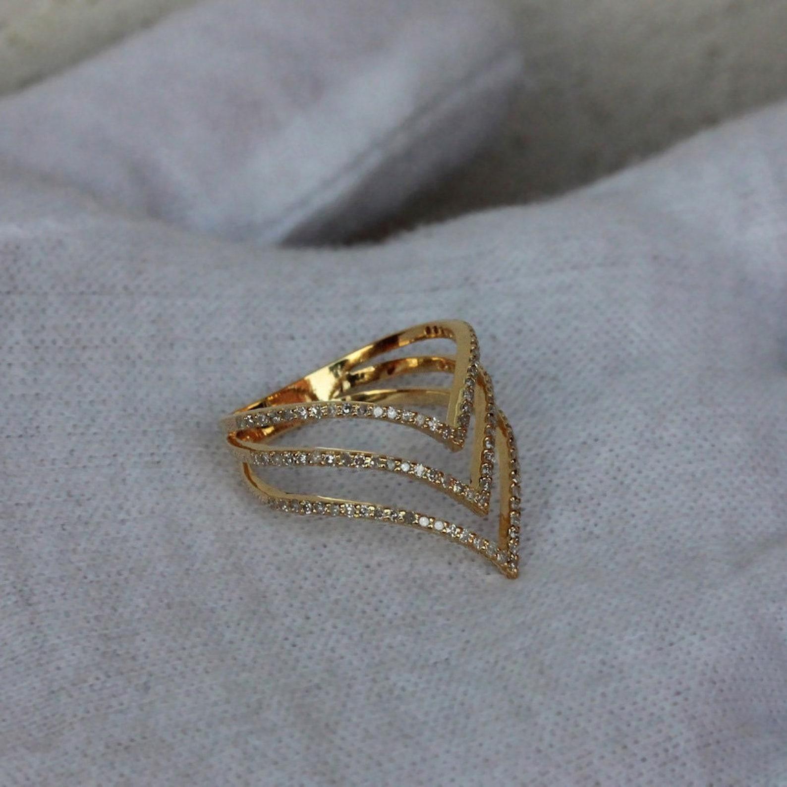 Anello in oro massiccio 14k Nature Pave Diamond Anello a tripla linea per donne Regalo unico. In condizioni Nuovo in vendita a Chicago, IL