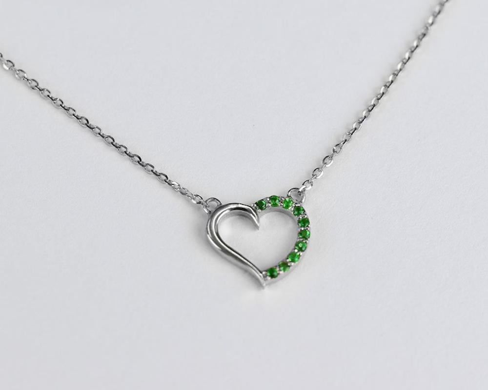 Round Cut 14K Gold Emerald Heart Necklace Valentine Jewelry For Sale