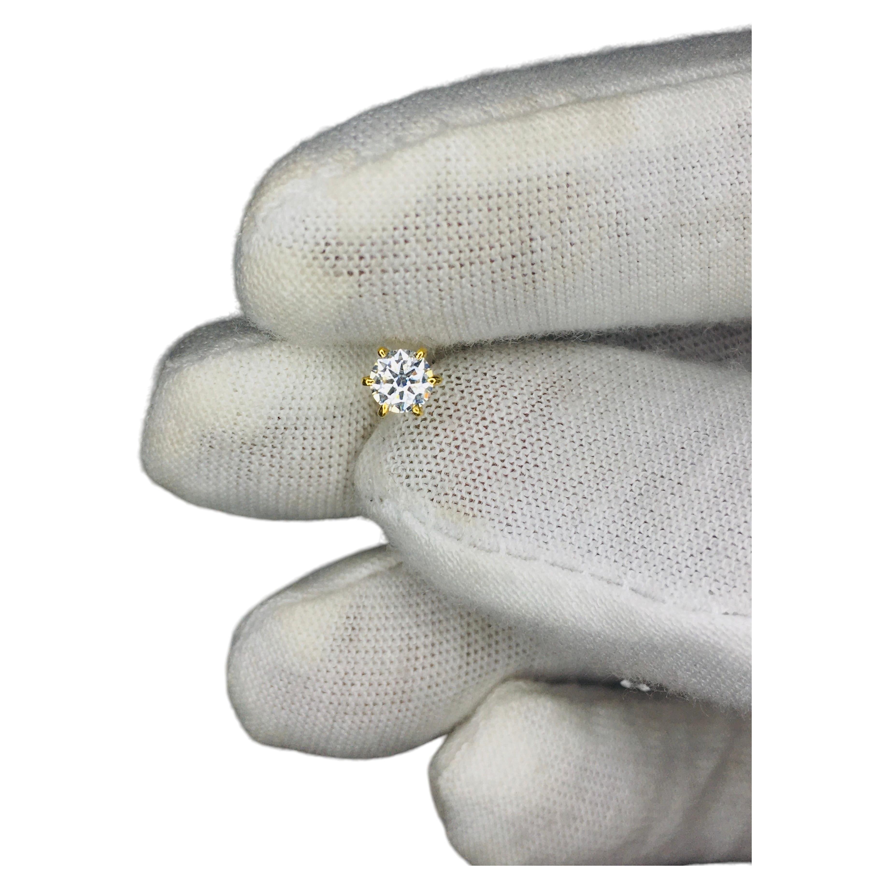 14K Solid Gold Nose Piercing Single Moissanite Nose Stud. For Sale