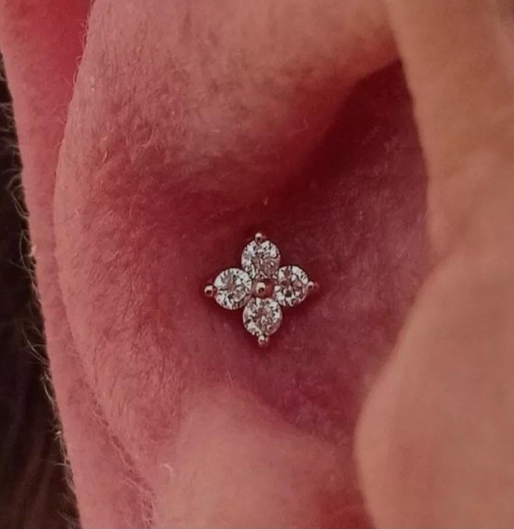 Épingle à dos plat en or massif 14 carats avec clous Tagus Lobe et grappe de diamants en vente 6