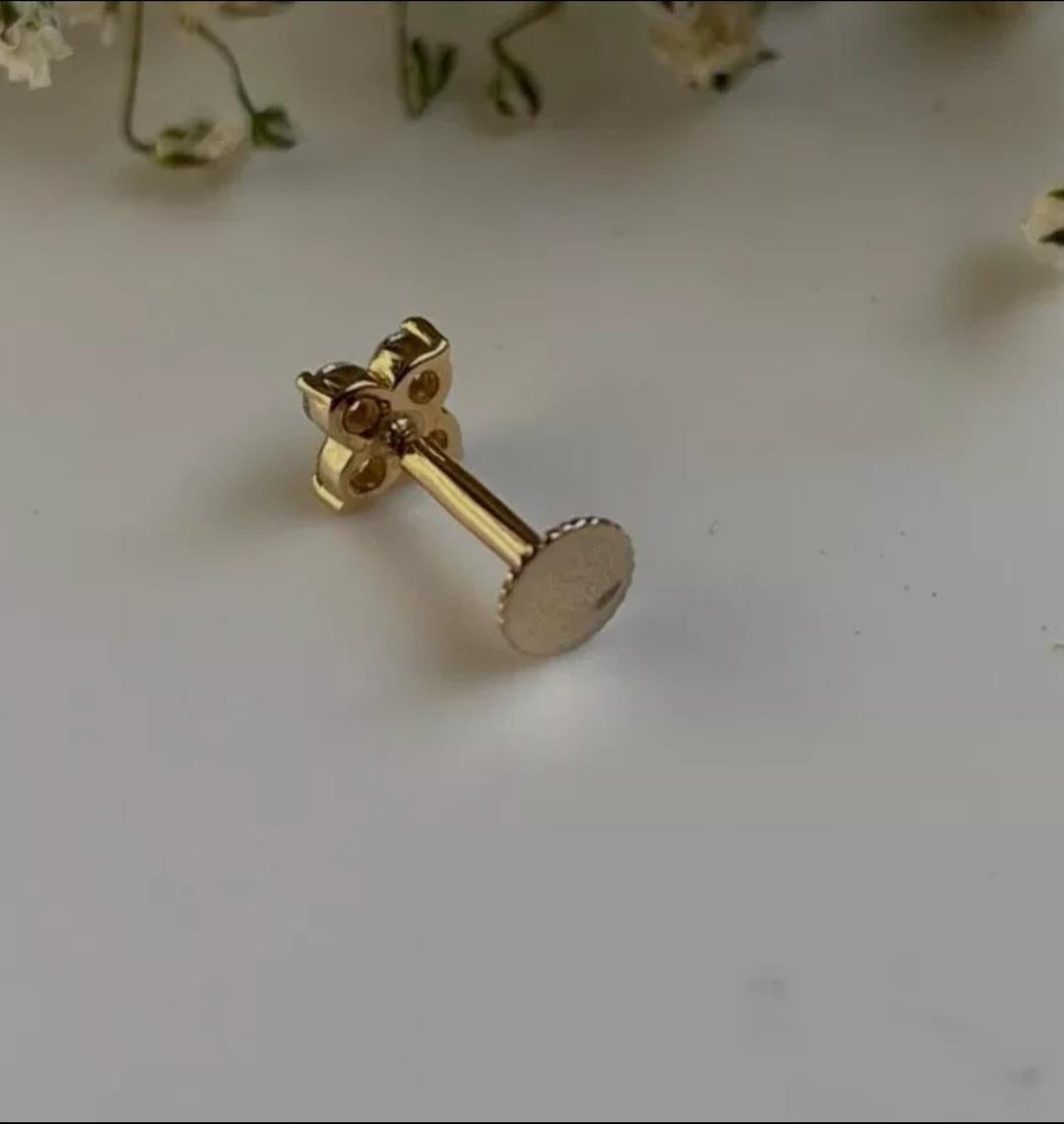 Épingle à dos plat en or massif 14 carats avec clous Tagus Lobe et grappe de diamants en vente 1