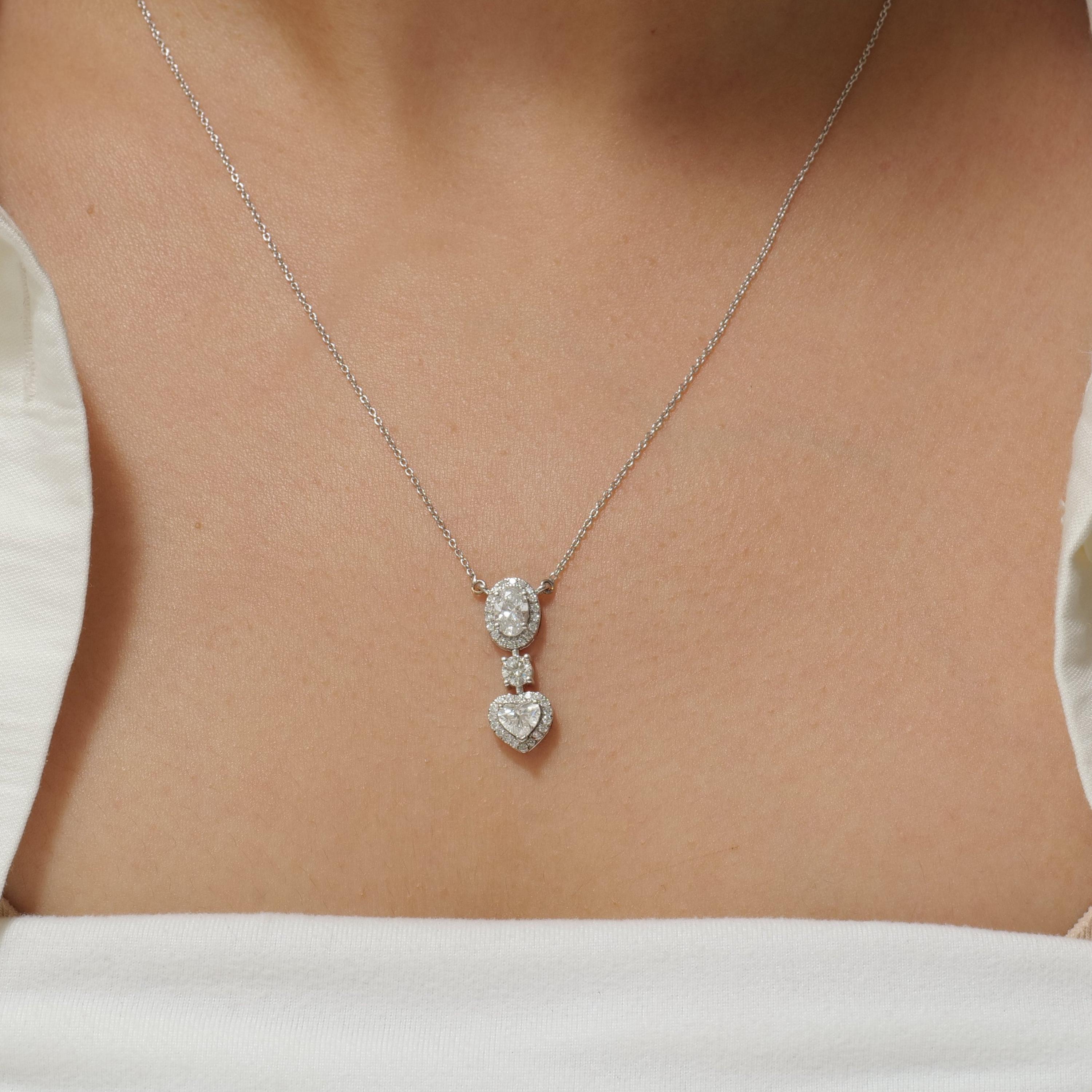 Art déco Collier à trois pierres en or massif 14K avec cœur ovale et diamants (certifié) en vente