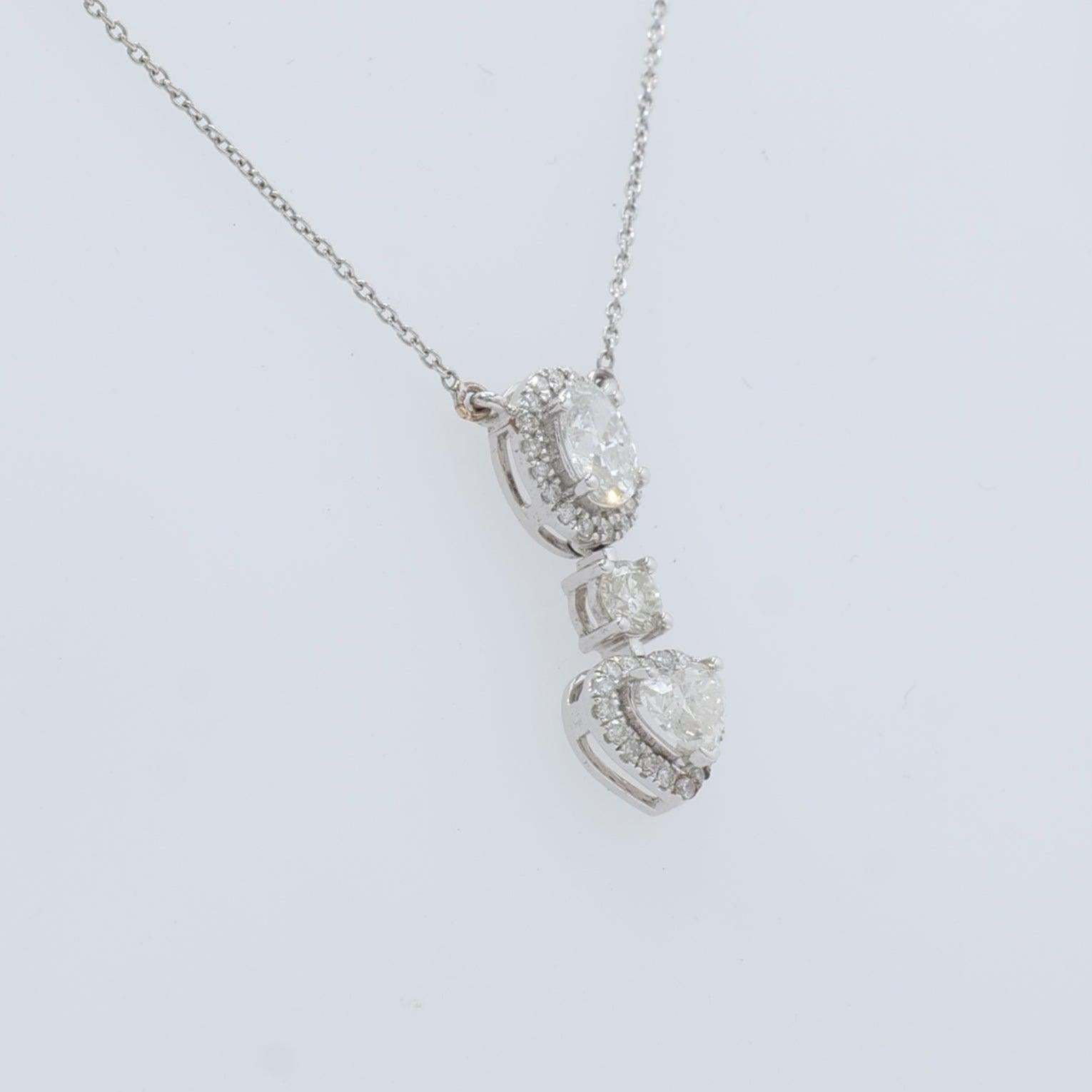 Collier à trois pierres en or massif 14K avec cœur ovale et diamants (certifié) Neuf - En vente à New Delhi, DL