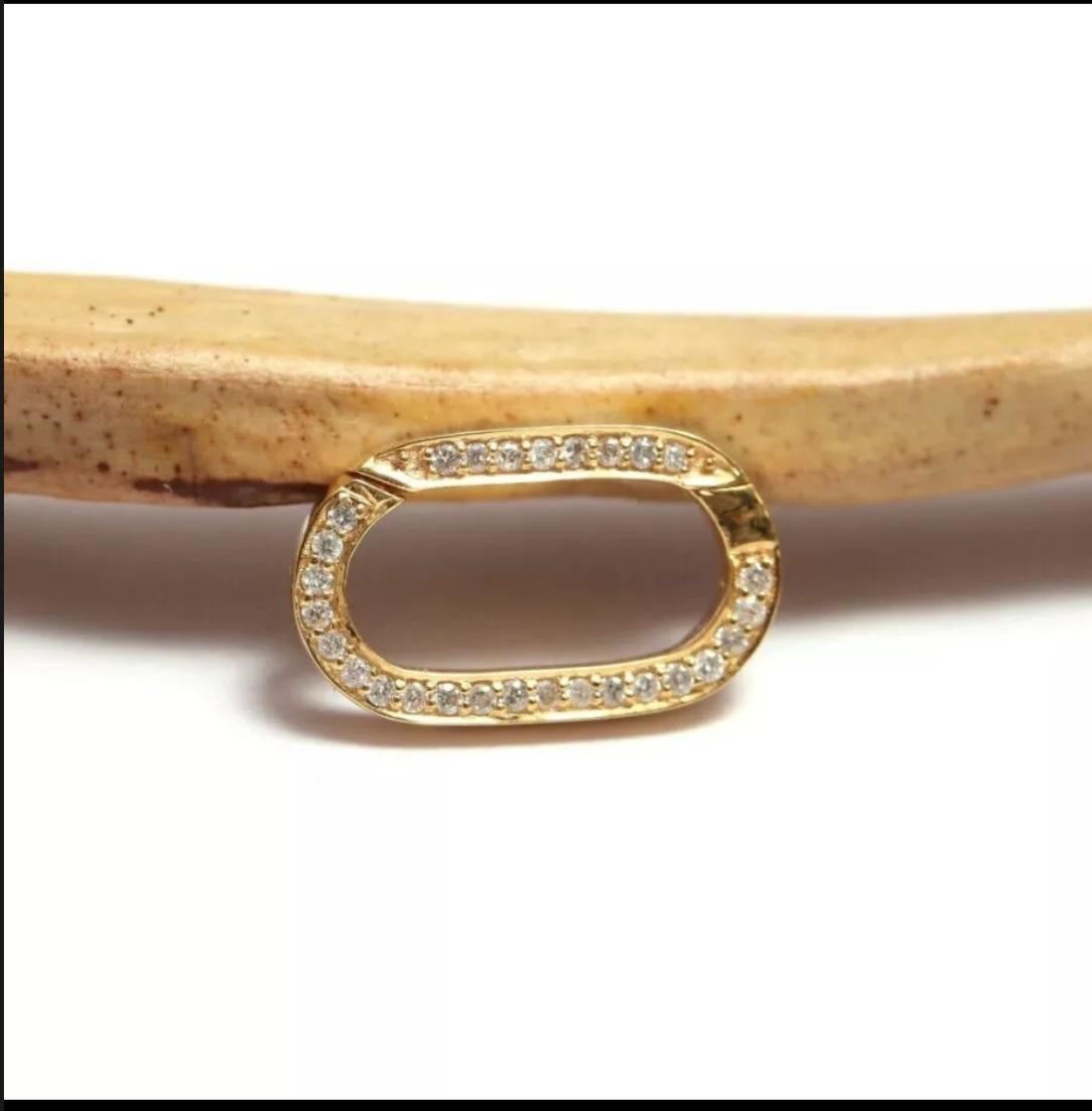 Pendentif mousqueton en or massif 14K de forme ovale avec diamant Noël.

Poids brut : 0.92 grammes environ.

Taille : 15x9 mm Approx.

Poids du diamant : 0.22 cts environ.

Léger, il peut être porté tous les jours


A P P R O X T I M E .

Tous les